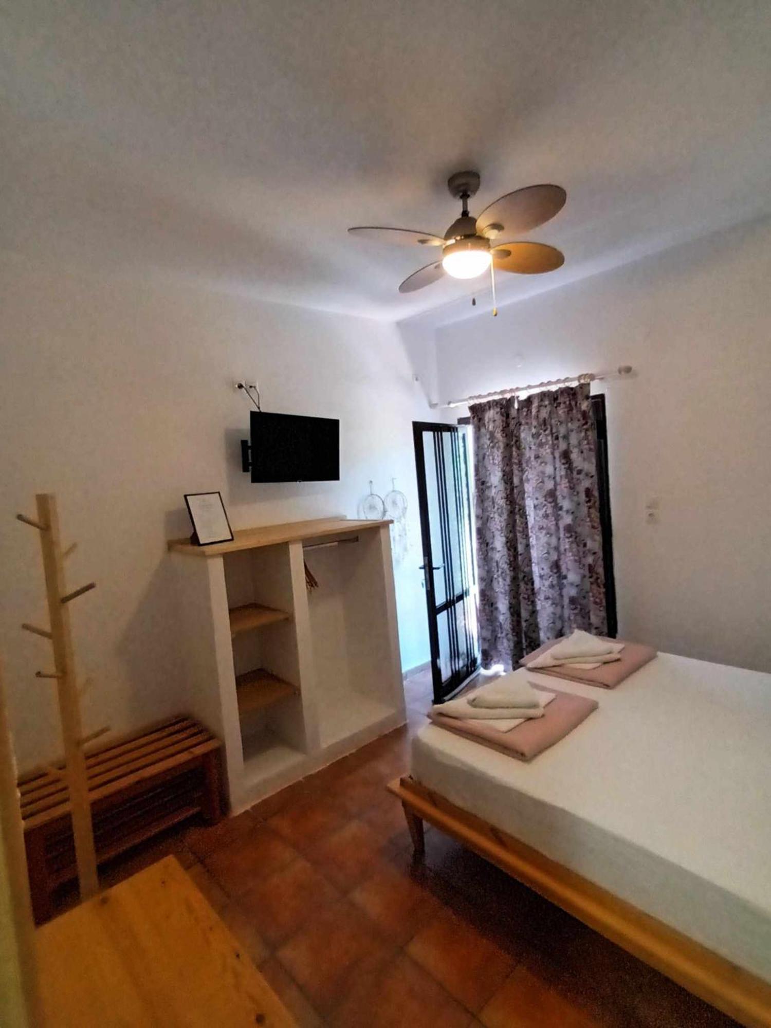 Achillion B&B Paralia Skotinis Exterior photo