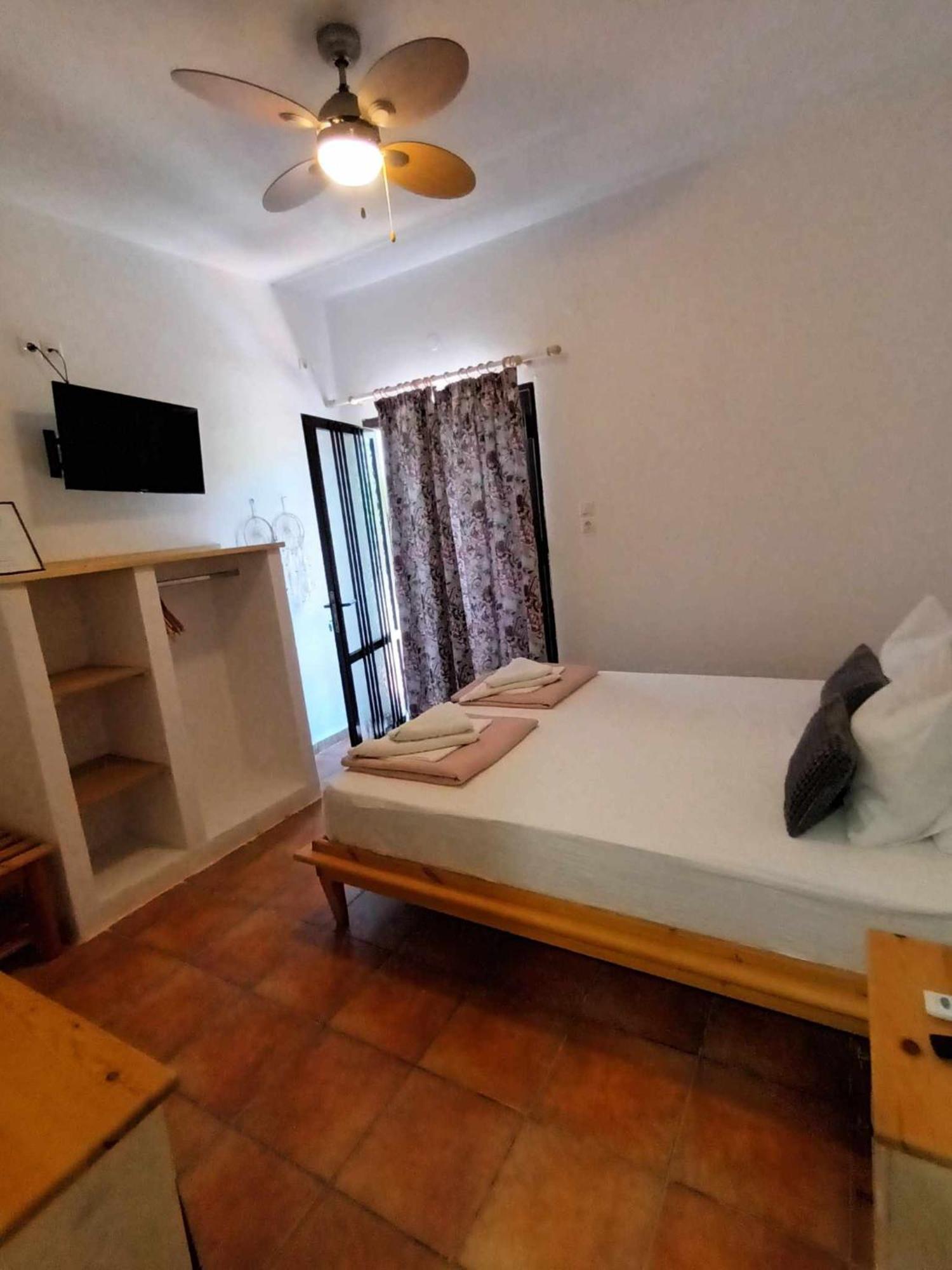Achillion B&B Paralia Skotinis Exterior photo